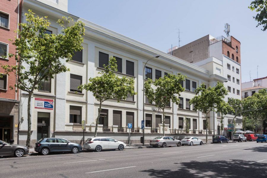 Fachada del colegio público Claudio Moyano